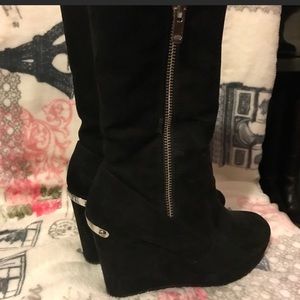 Re-Posh Juicy Couture “boots with the fur”